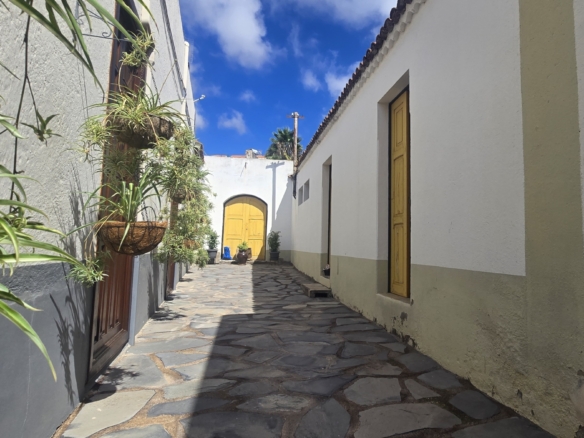 Casa histórica a reformar en Arona Casco